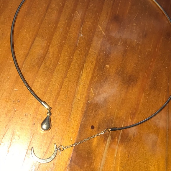 FINAL⬇️Gold dangle moon charm choker - Picture 5 of 5